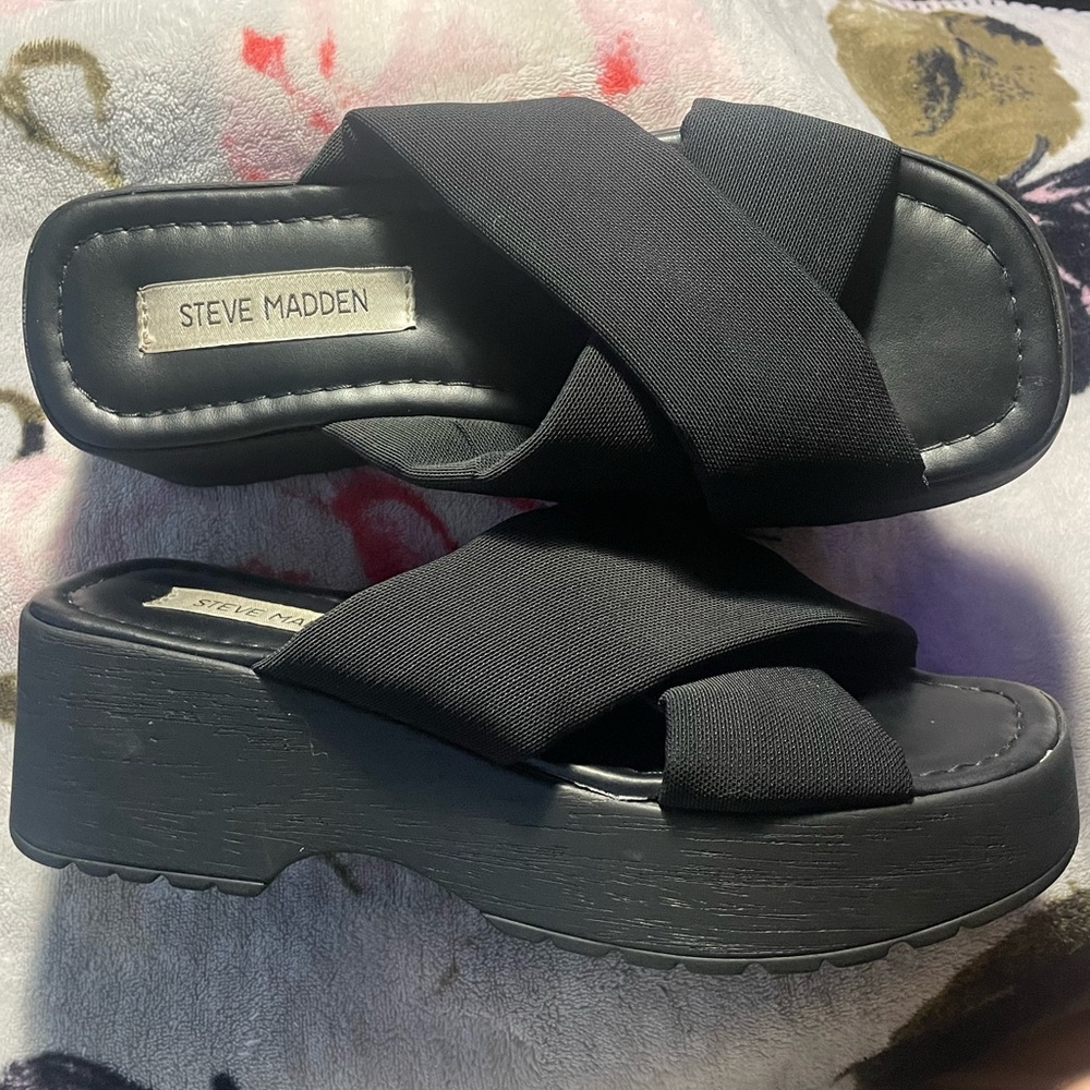Steve Madden Slinky Platform “Phoebe” Sandal